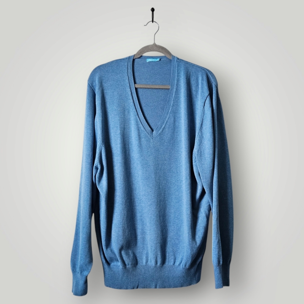 J. McLaughlin Blue‎ V-Neck Sweater with Soft Texture and Relaxed Fit - Picture 2 of 8